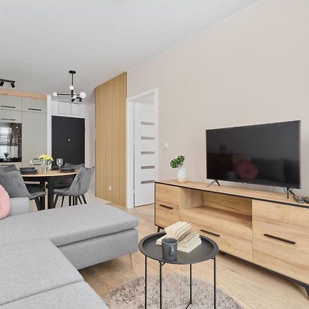 Nowoczesny Apartament Z Balkonem I Parkingiem W Centrum Wroclawia By Noclegi Renters Екстериор снимка