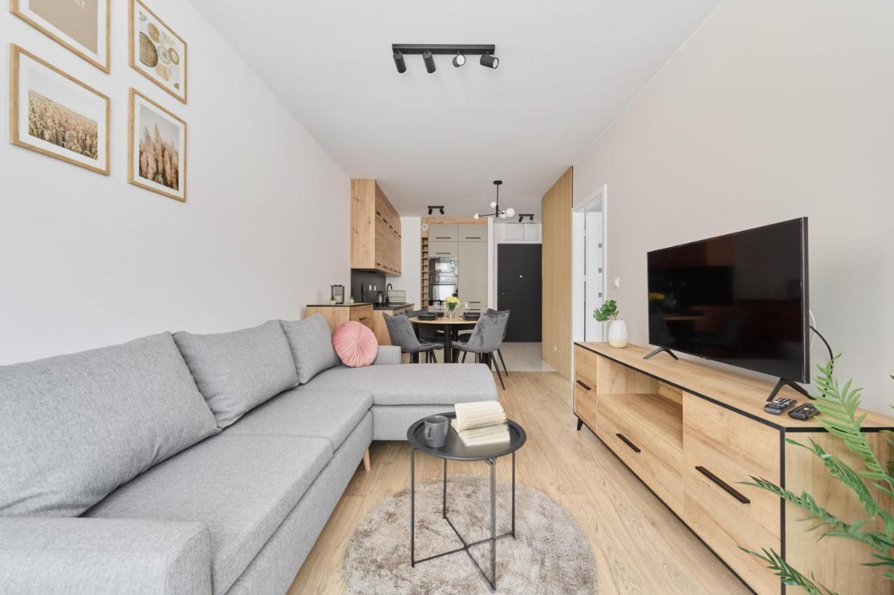 Nowoczesny Apartament Z Balkonem I Parkingiem W Centrum Wroclawia By Noclegi Renters Екстериор снимка